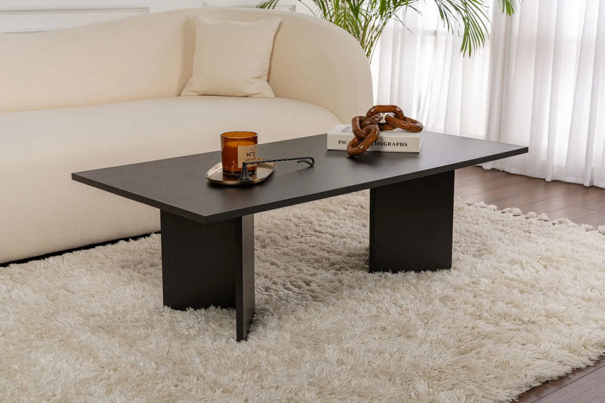 Couchtisch Sabin aus melaminbeschichteten Holz in Holzschwarz, 119×60×40 cm von Hanah Home – Bild 1