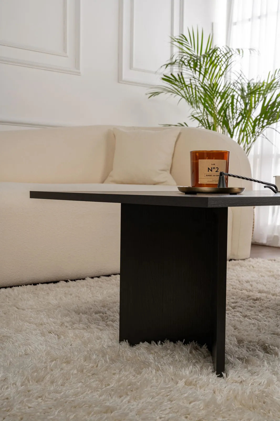 Couchtisch Sabin aus melaminbeschichteten Holz in Holzschwarz, 119×60×40 cm von Hanah Home – Bild 4