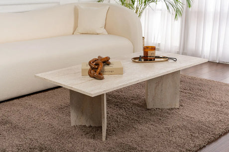 Couchtisch Sabin aus melaminbeschichteten Holz in Travertin, 119×60×40 cm von Hanah Home – Bild 1