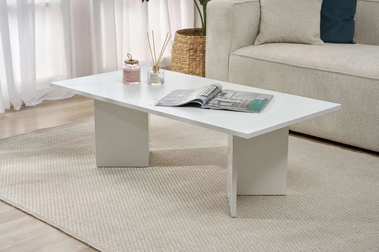 Couchtisch Sabin aus melaminbeschichteten Holz in Weiß, 119×60×40 cm von Hanah Home – Bild 1