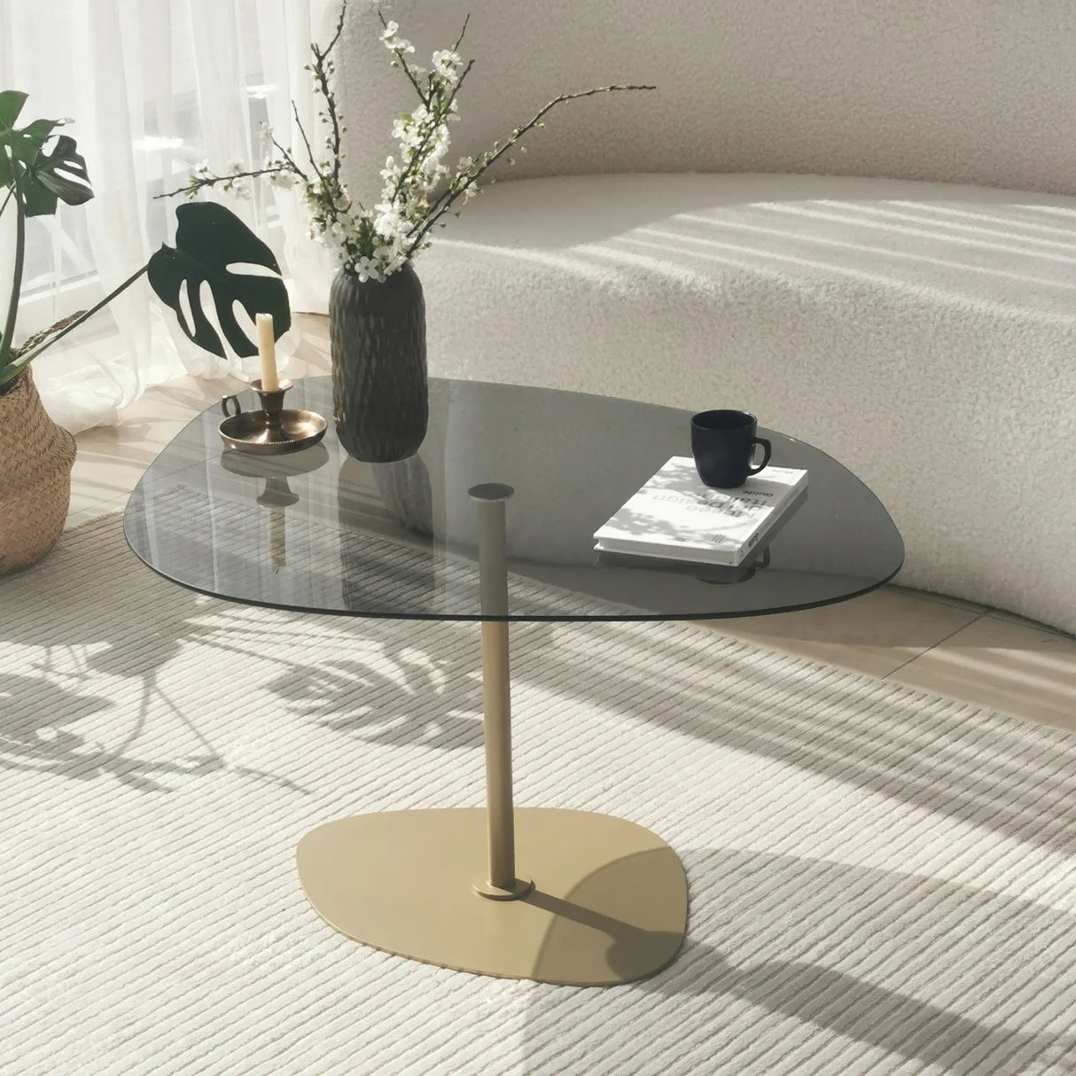 Couchtisch Soho aus gehärtetem Glas und Metall, 85×67×40 cm von Hanah Home – Bild 3