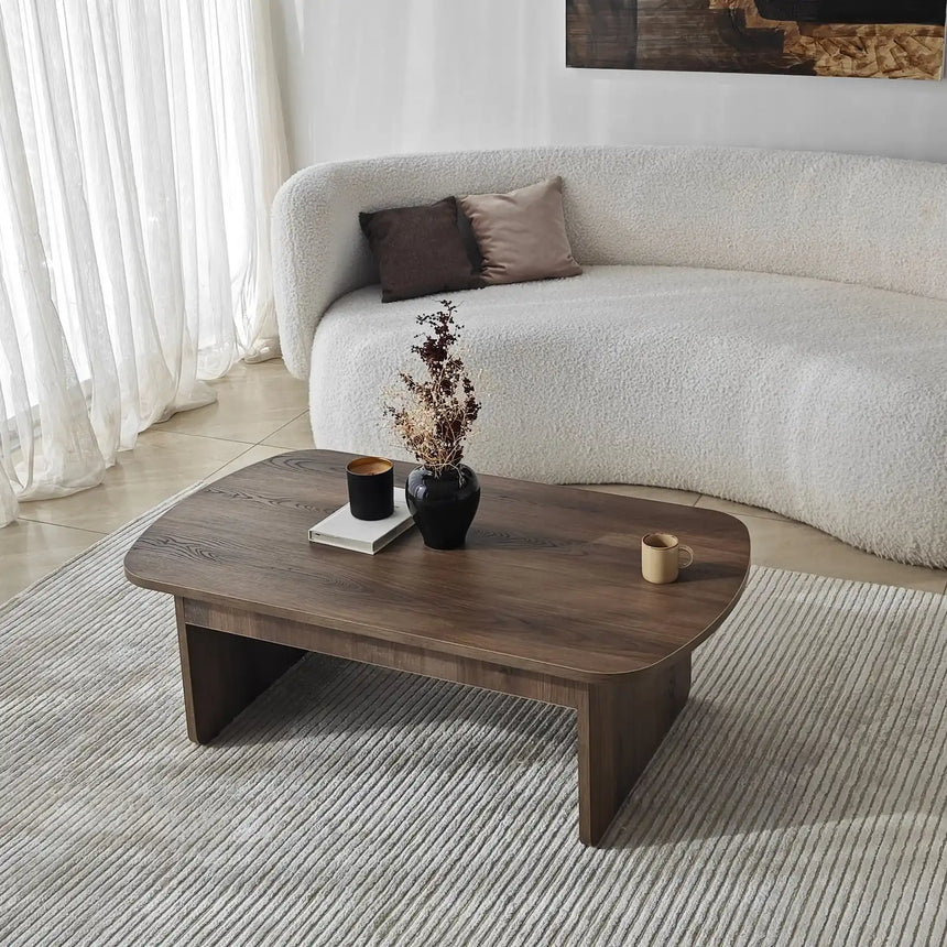 Couchtisch Theseus aus melaminbeschichteten Holz in Walnuss, 105×60×35 cm von Hanah Home – Bild 1