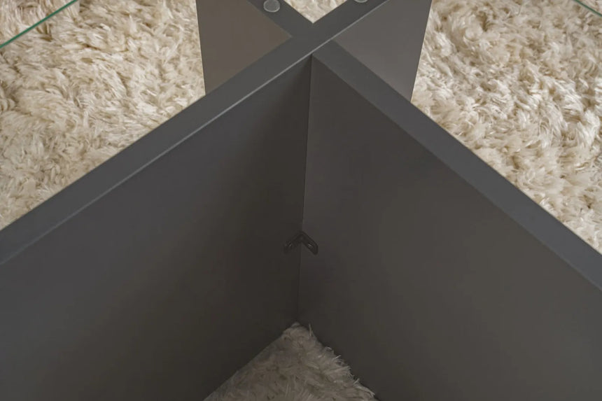 Couchtisch Vetrino aus gehärtetem Glas und melaminbeschichteten Holz in Anthrazit, 105×65×40 cm von Hanah Home – Bild 5