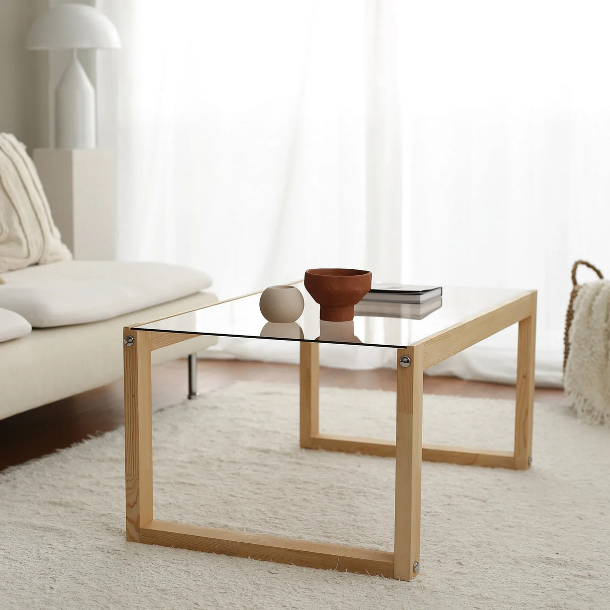 Couchtisch Via aus massivem Kieferholz und gehärtetem Glas, 85×55×40 cm von Hanah Home – Bild 1