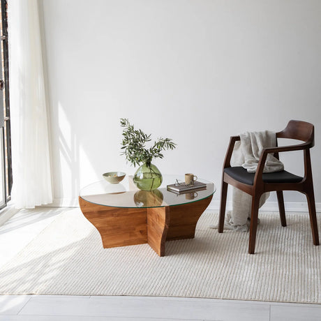 Runder Couchtisch Amphora aus Kiefernholz und gehärtetem Glas in Kastanie 92Ø von Hanah Home – Bild 2