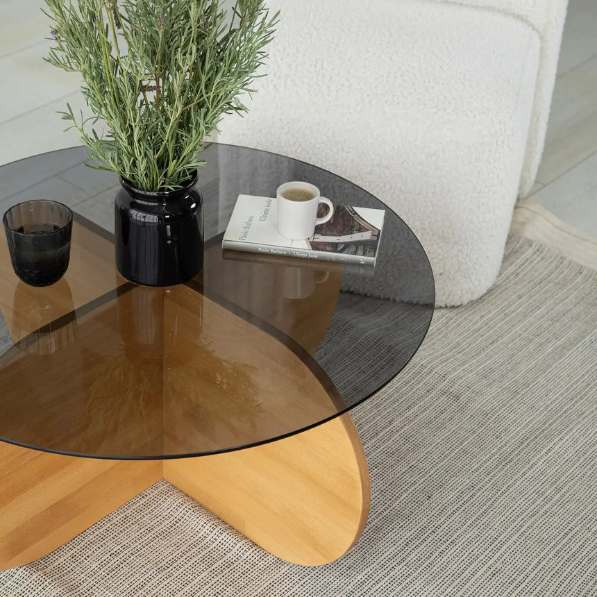 Runder Couchtisch Bubble aus massivem Kiefernholz und gehärtetem Glas in Eiche 75Ø von Hanah Home – Bild 4