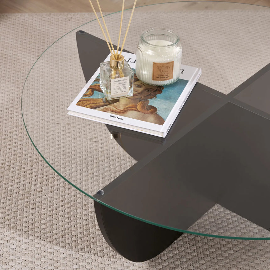 Runder Couchtisch Liya aus Glas und melaminbeschichtetem Spanplatte in Holzschwarz 90Ø von Hanah Home – Bild 5
