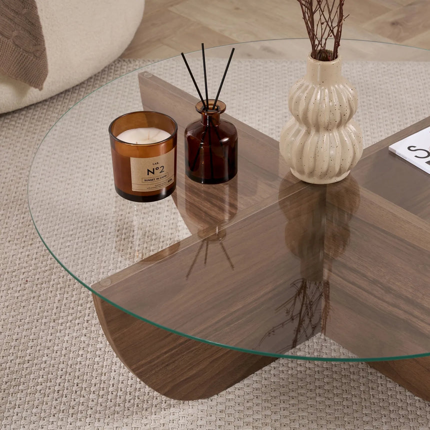 Runder Couchtisch Liya aus Glas und melaminbeschichteter Spanplatte in Walnuss 90Ø von Hanah Home – Bild 5