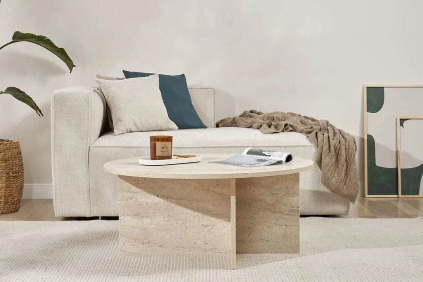 Runder Couchtisch Soleil aus melaminbeschichteter Spanplatte in Travertin 90Ø von Hanah Home – Bild 1