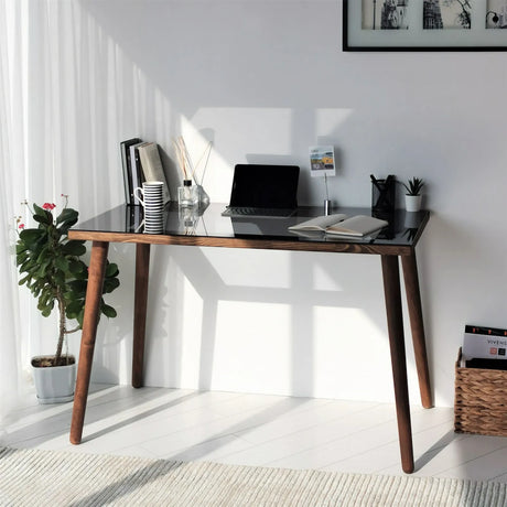 Schreibtisch Cozy aus Buchenholz und gehärtetem Glas in Walnuss, 110×60×73 cm von Hanah Home – Bild 5