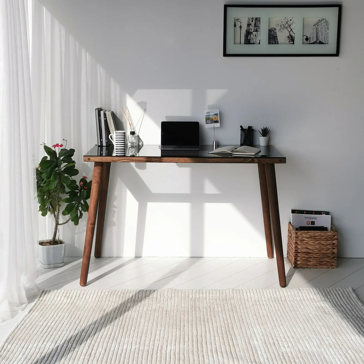 Schreibtisch Cozy aus Buchenholz und gehärtetem Glas in Walnuss, 110×60×73 cm von Hanah Home – Bild 6
