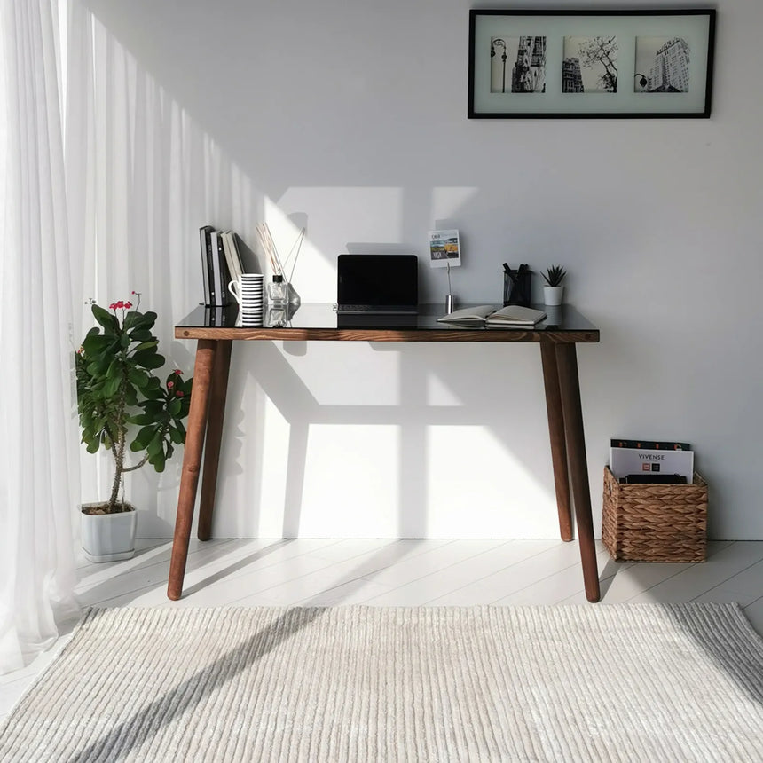 Schreibtisch Cozy aus Buchenholz und gehärtetem Glas in Walnuss, 110×60×73 cm von Hanah Home – Bild 6