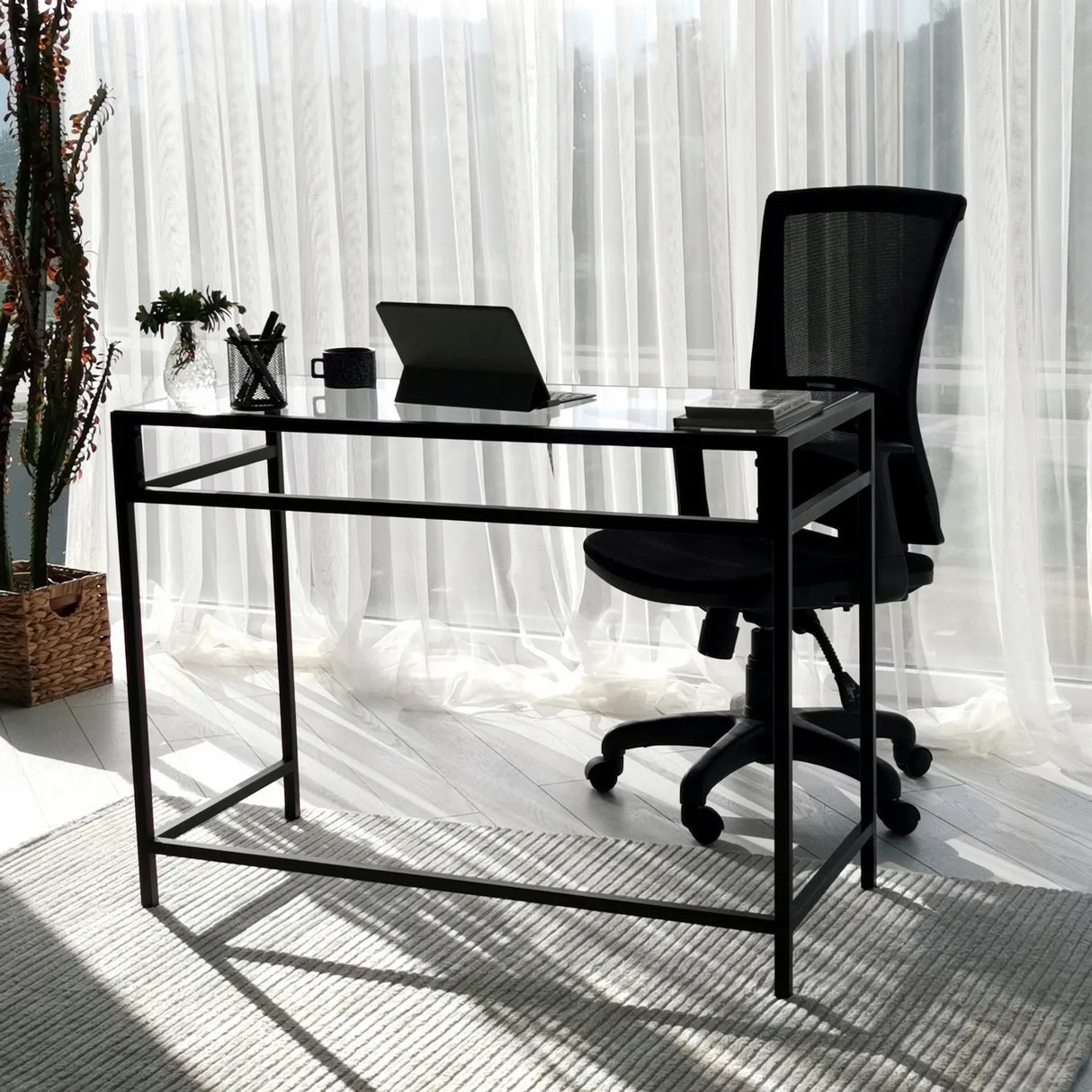 Schreibtische Network aus gehärtetem Glas und Metall, 100×45×75 cm von Hanah Home – Bild 1