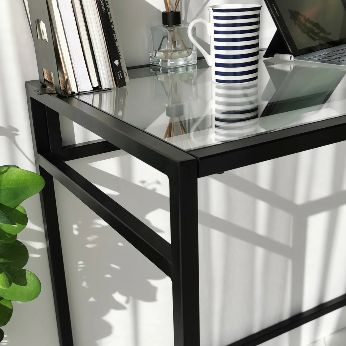 Schreibtische Network aus gehärtetem Glas und Metall, 100×45×75 cm von Hanah Home – Bild 9