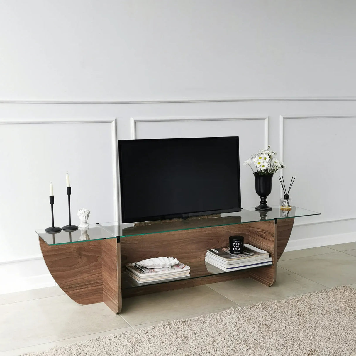 TV-Schrank Lily aus melaminharzbeschichteten Holz und gehärtetem Glas in Walnuss, 158×35×40 cm von Hanah Home – Bild 3