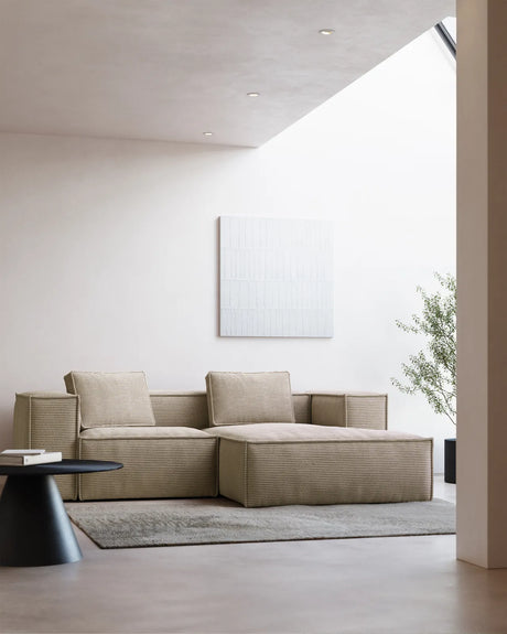 2-Sitzer-Sofa Blok mit dickem Cord in Naturfarbe und Chaiselongue rechts 240 cm FSC Mix Credit von Kave Home – Produktbild 1