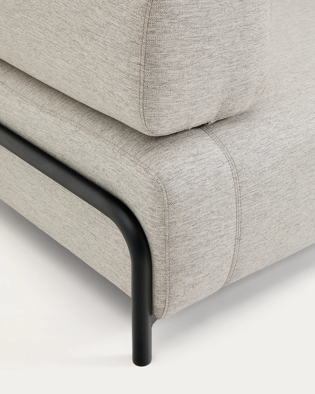 2-Sitzer-Sofa Compo in Graubeige mit schwarzem Metallgestell 200 cm FSC Mix Credit von Kave Home – Produktbild 8