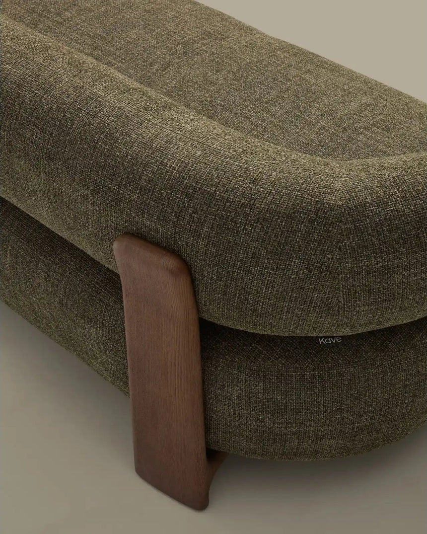 2-Sitzer-Sofa Granite mit grüner Chenille und Beinen aus massivem Eschenholz mit Nussbaumfinish, 155 cm, FSC 100 % von Kave Home – Bild 6