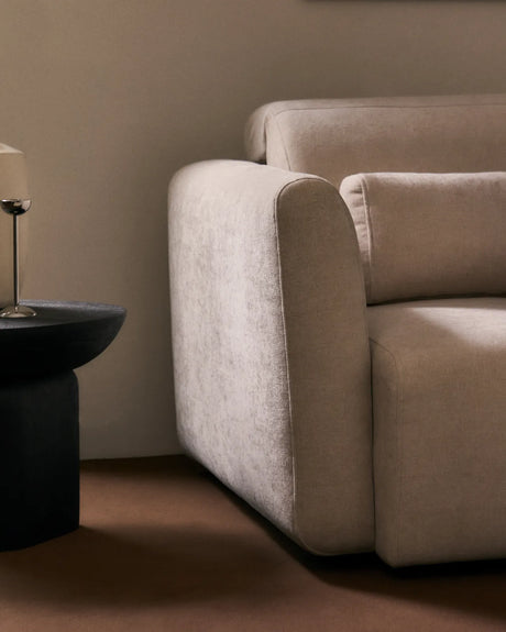 2-Sitzer-Sofa Lares mit elektrisch ausfahrbaren Sitzen und verstellbarer Kopfstütze in beiger Chenille, 150 cm von Kave Home – Bild 4