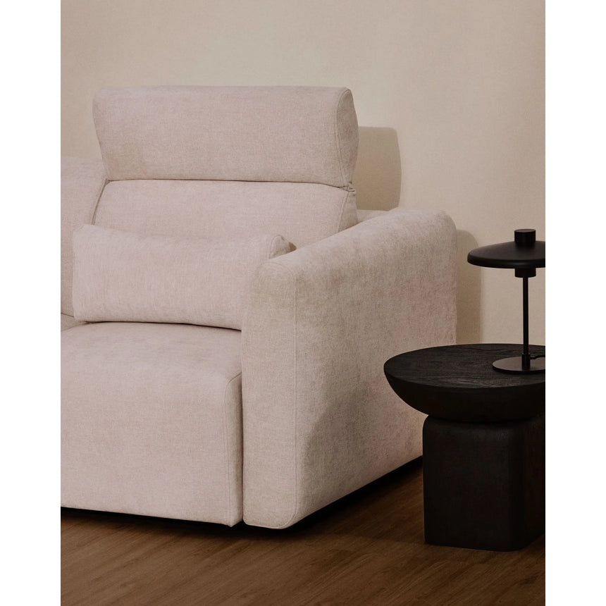 2-Sitzer-Sofa Lares mit elektrisch ausfahrbaren Sitzen und verstellbarer Kopfstütze in beiger Chenille, 180 cm von Kave Home – Produktbild 4