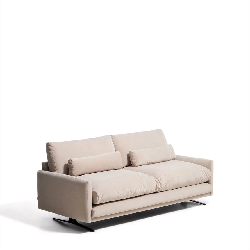 2-Sitzer-Sofa Veliro, schwer entflammbar, mit perlweißem Samt und Stahlbeinen mit schwarzem Finish, 210 cm, FSC Mix Credit von Kave Home – Bild 5