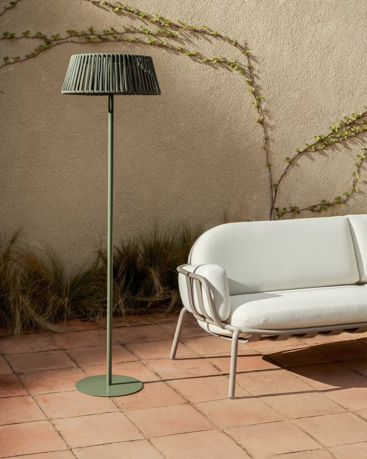3-Sitzer-Outdoor-Sofa Joncols aus Aluminium mit taupefarbener Lackierung, 224 cm von Kave Home – Bild 3