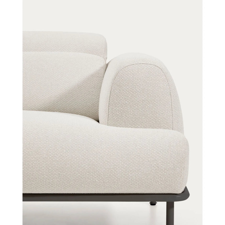 3-Sitzer-Sofa Aurum aus ecrufarbener Chenille mit verstellbarem Kopfteil und mattgrauer Metallbasis 234 cm FSC Mix Credit von Kave Home – Bild 15