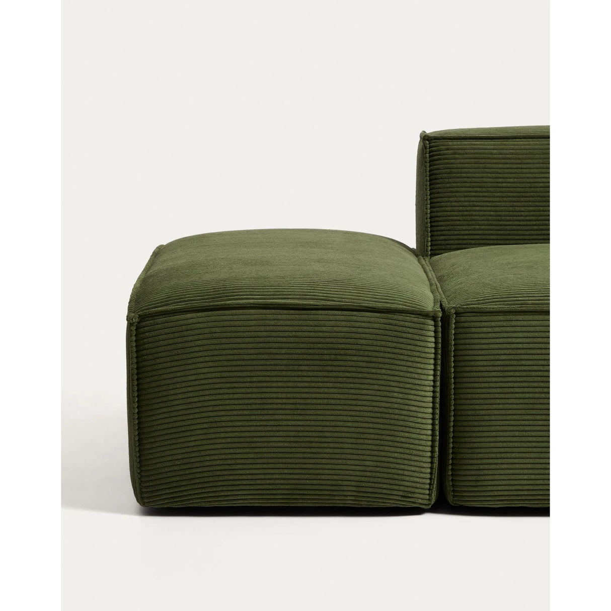 3-Sitzer-Sofa Blok mit Armlehne rechts und Pouf-Randmodul in Cord oder Chenille, 270 cm, FSC Mix Credit von Kave Home – Bild 4