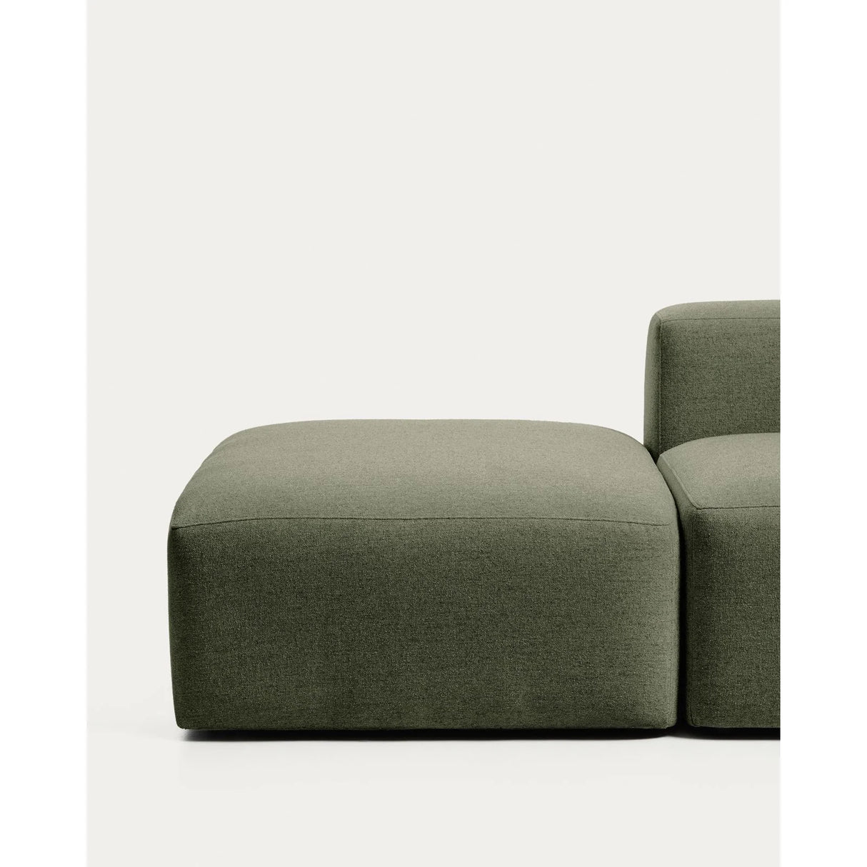 3-Sitzer-Sofa Blok mit Pouf-Randmodul in moosgrüner Chenille, 270 cm, FSC Mix Credit von Kave Home – Bild 6