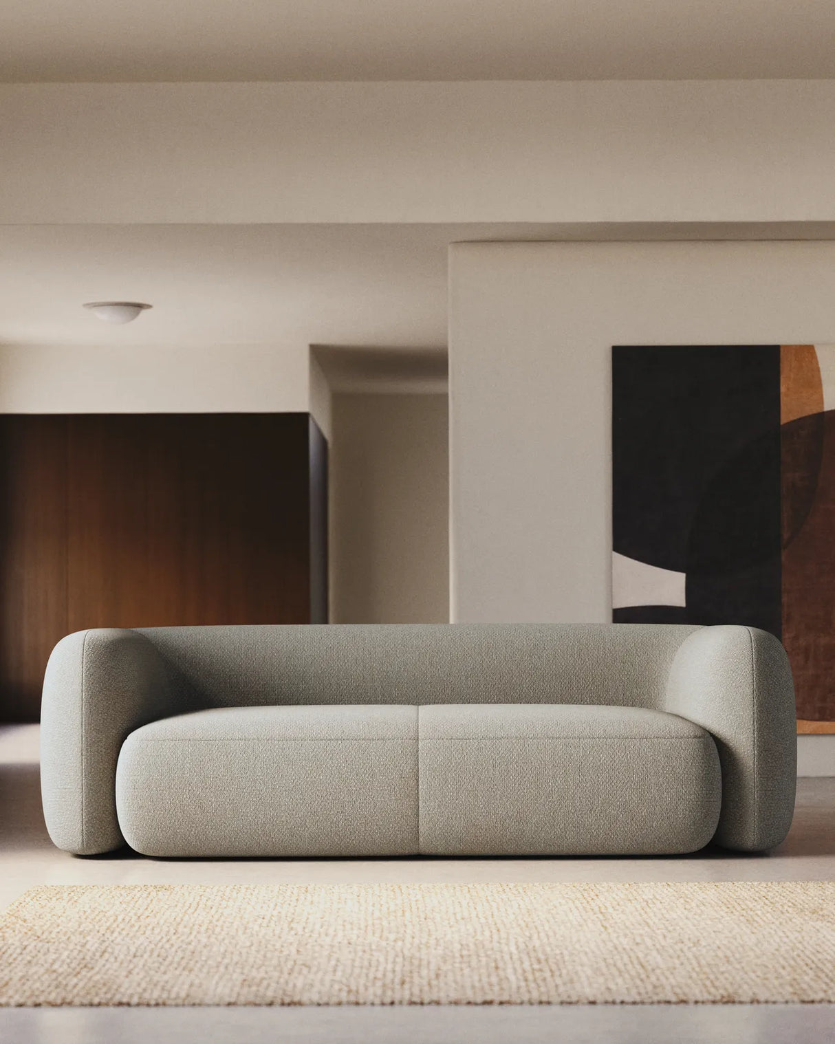 3-Sitzer-Sofa Martina in Lammfelloptik in Steinton 246 cm FSC Mix Credit von Kave Home – Produktbild 2