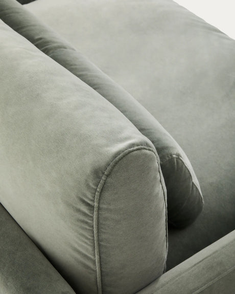 3-Sitzer-Sofa Veliro aus grünem Samt mit Stahlbeinen in schwarzer Ausführung, 240 cm, FSC Mix Credit von Kave Home – Produktbild 12