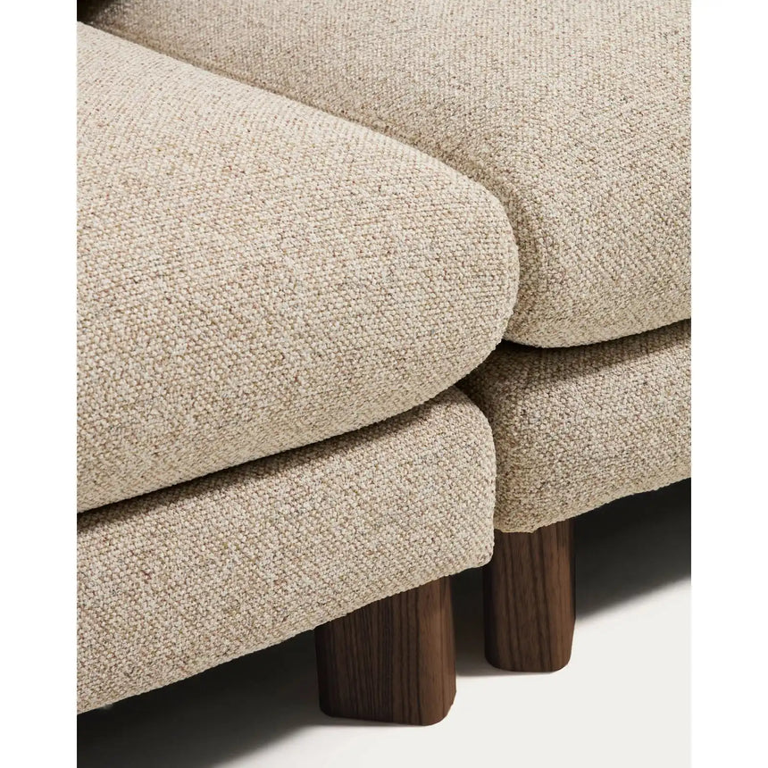 3-Sitzer Sofa Vera in Beige mit Beinen aus massivem Eschenholz mit Nussbaum-Finish, 230 cm, FSC Mix Credit von Kave Home – Bild 7
