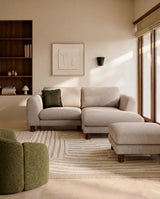 3-Sitzer Sofa Vera mit Chaiselongue rechts in Beige mit Beinen aus massivem Eschenholz mit Nussbaum-Finish, 232 cm, FSC Mix Credit von Kave Home – Bild 2