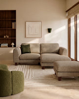 3-Sitzer Sofa Vera mit Chaiselongue rechts mit Beinen aus massivem Eschenholz mit Nussbaum-Finish, 232 cm, FSC Mix Credit von Kave Home – Bild 2