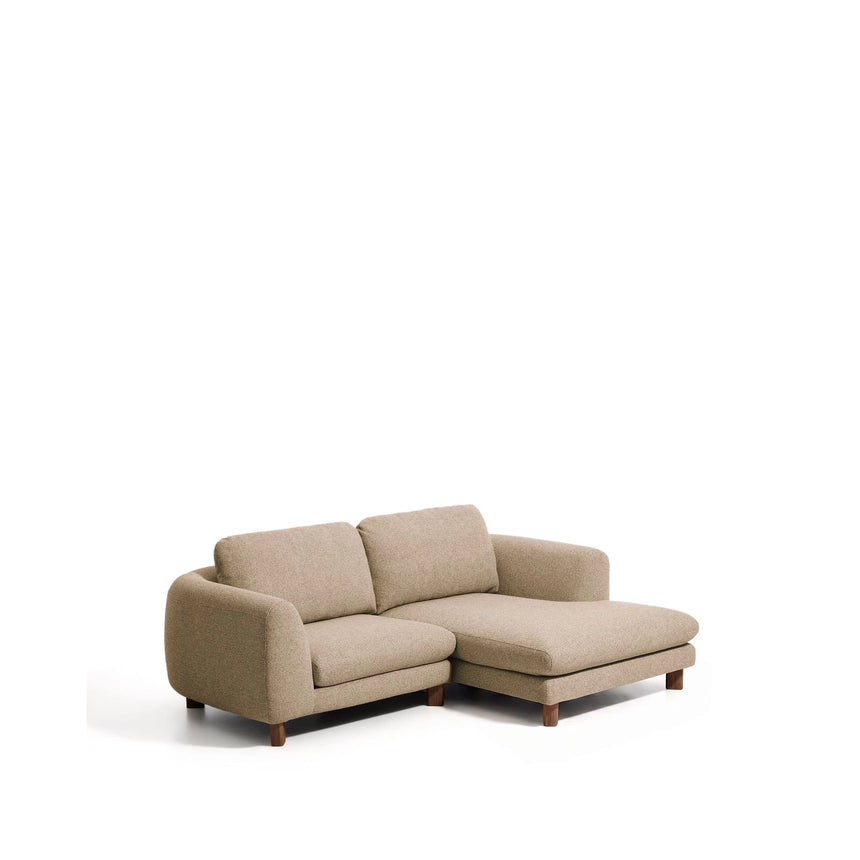 3-Sitzer Sofa Vera mit Chaiselongue rechts mit Beinen aus massivem Eschenholz mit Nussbaum-Finish, 232 cm, FSC Mix Credit von Kave Home – Bild 4