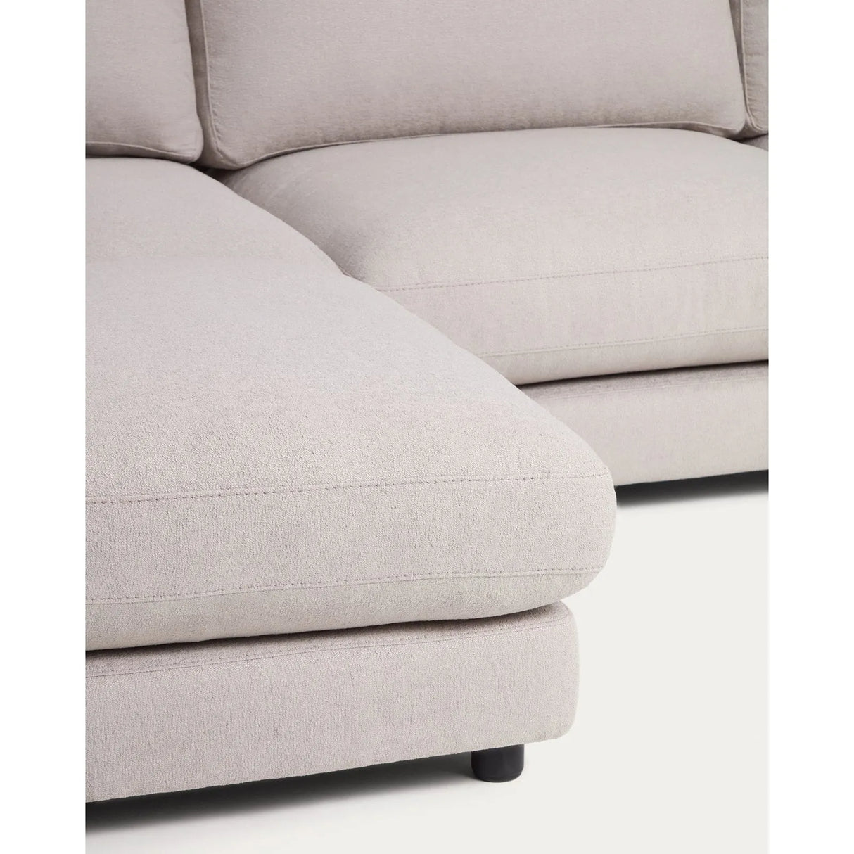 4-Sitzer-Sofa Gala aus grauem Micro-Bouclé mit linker Chaise Longue FSC Mix Credit 300 cm von Kave Home – Produktbild 6