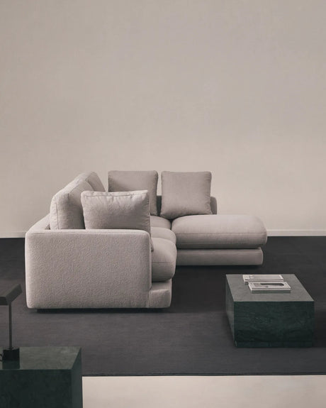 4-Sitzer-Sofa Gala aus grauem Micro-Bouclé mit rechter Chaise Longue FSC Mix Credit 300 cm von Kave Home – Produktbild 2