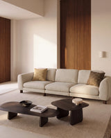 4-Sitzer Sofa Vera in Beige mit Beinen aus massivem Eschenholz mit Nussbaum-Finish, 320 cm, FSC Mix Credit von Kave Home – Bild 2