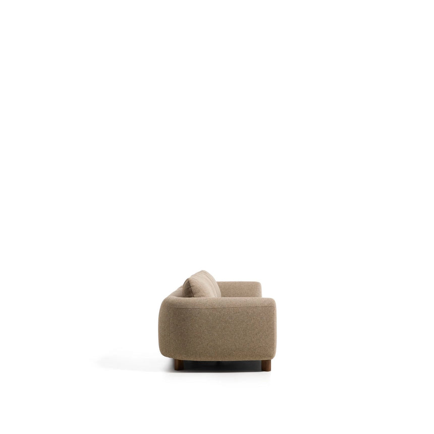 4-Sitzer Sofa Vera mit Beinen aus massivem Eschenholz mit Nussbaum-Finish, 320 cm, FSC Mix Credit von Kave Home – Bild 5