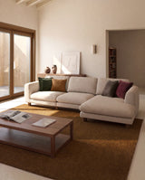 4-Sitzer Sofa Vera mit Chaiselongue links in Beige mit Beinen aus massivem Eschenholz mit Nussbaum-Finish, 322 cm, FSC Mix Credit von Kave Home – Bild 2
