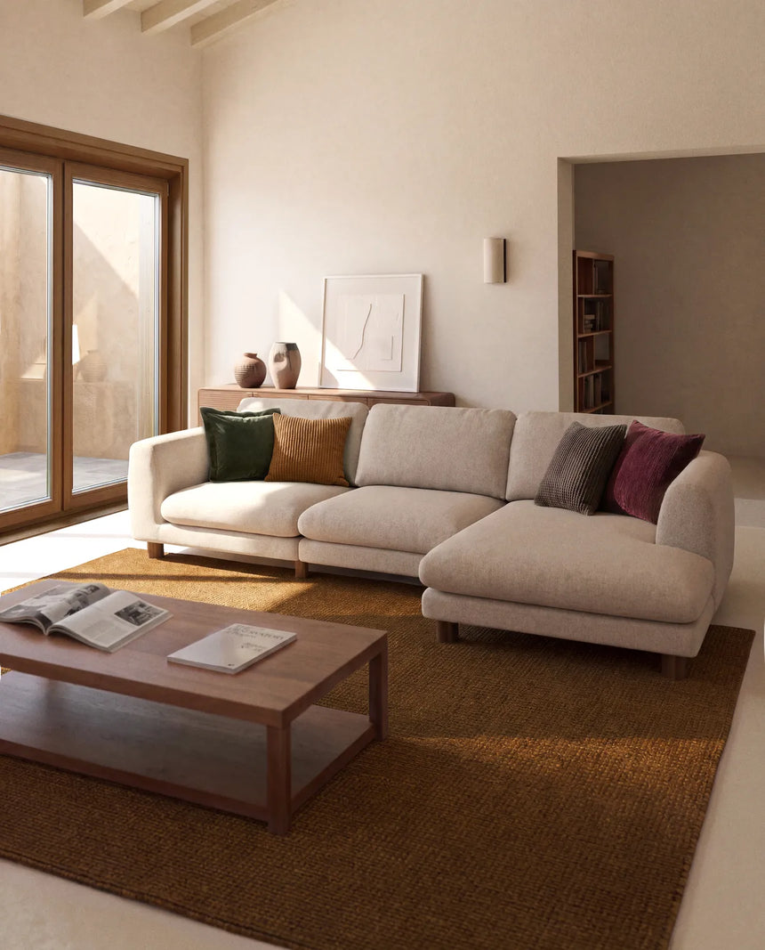 4-Sitzer Sofa Vera mit Chaiselongue links in Beige mit Beinen aus massivem Eschenholz mit Nussbaum-Finish, 322 cm, FSC Mix Credit von Kave Home – Bild 2