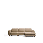 4-Sitzer Sofa Vera mit Chaiselongue rechts mit Beinen aus massivem Eschenholz mit Nussbaum-Finish, 322 cm, FSC Mix Credit von Kave Home – Bild 1