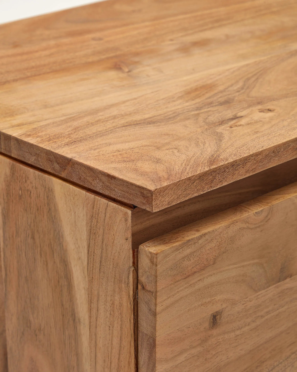 4-türiges Sideboard Uxue aus massivem Akazienholz mit gebleichtem Finish 200 x 88 cm von Kave Home – Produktbild 10