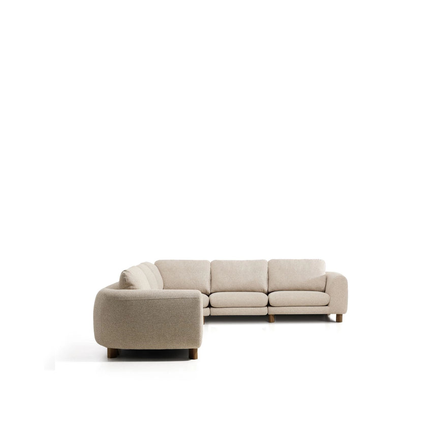 5-Sitzer Ecksofa Vera in Beige mit Beinen aus massivem Eschenholz mit Nussbaum-Finish, 330 x 330 cm, FSC Mix Credit von Kave Home – Bild 5