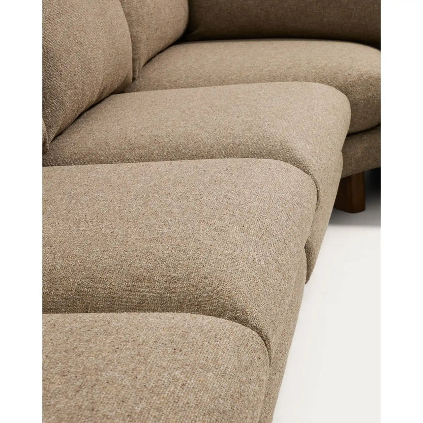 5-Sitzer Ecksofa Vera mit Beinen aus massivem Eschenholz mit Nussbaum-Finish, 330 x 330 cm, FSC Mix Credit von Kave Home – Bild 10