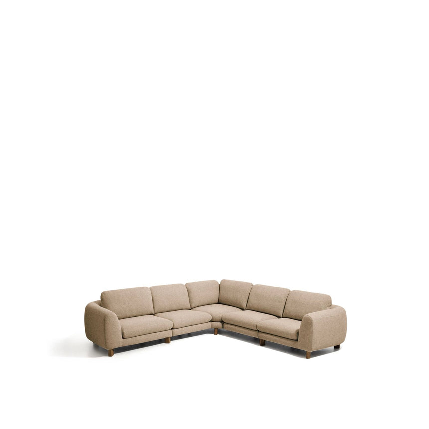 5-Sitzer Ecksofa Vera mit Beinen aus massivem Eschenholz mit Nussbaum-Finish, 330 x 330 cm, FSC Mix Credit von Kave Home – Bild 4