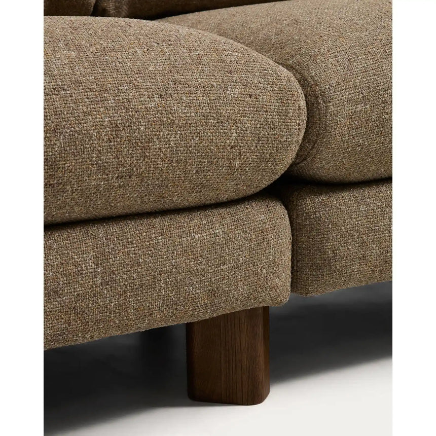 5-Sitzer Ecksofa Vera mit Beinen aus massivem Eschenholz mit Nussbaum-Finish, 330 x 330 cm, FSC Mix Credit von Kave Home – Bild 8