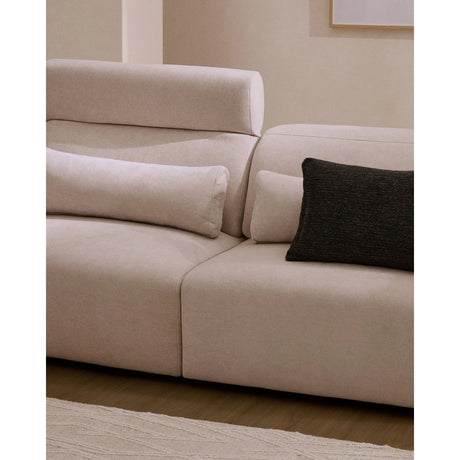 5-Sitzer-Sofa Lares mit elektrisch ausfahrbaren Sitzen und verstellbarer Kopfstütze in beiger Chenille, 335 cm von Kave Home – Produktbild 4