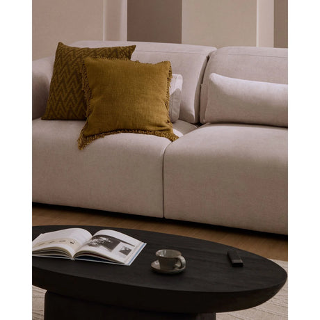 5-Sitzer-Sofa Lares mit elektrisch ausfahrbaren Sitzen und verstellbarer Kopfstütze in beiger Chenille, 335 cm von Kave Home – Produktbild 5