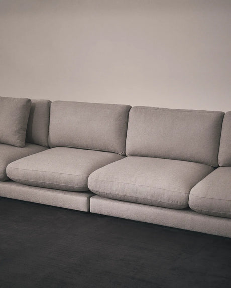 6-Sitzer-Sofa Gala aus grauem Micro-Bouclé FSC Mix Credit 390 cm von Kave Home – Produktbild 3